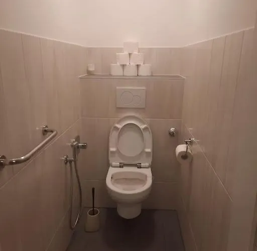 アパート Quiet With Shared Kitchen Bathroom *