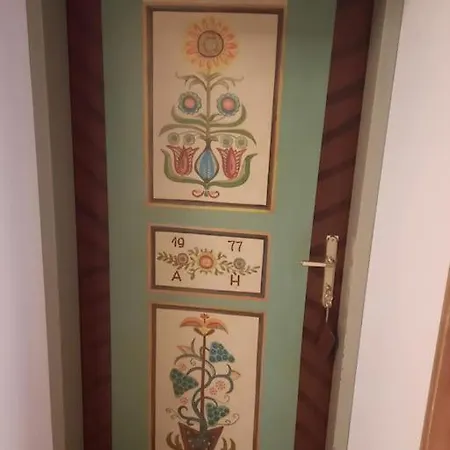 Quiet With Shared Kitchen Bathroom * غراتس