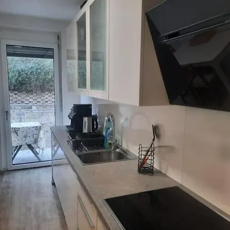 Quiet With Shared Kitchen Bathroom Apartament