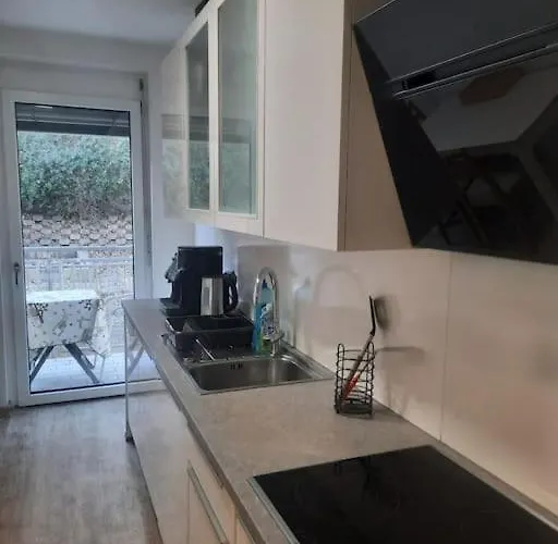 Quiet With Shared Kitchen Bathroom شقة