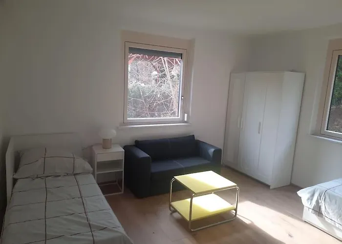 Apartment Quiet With Shared Kitchen Bathroom